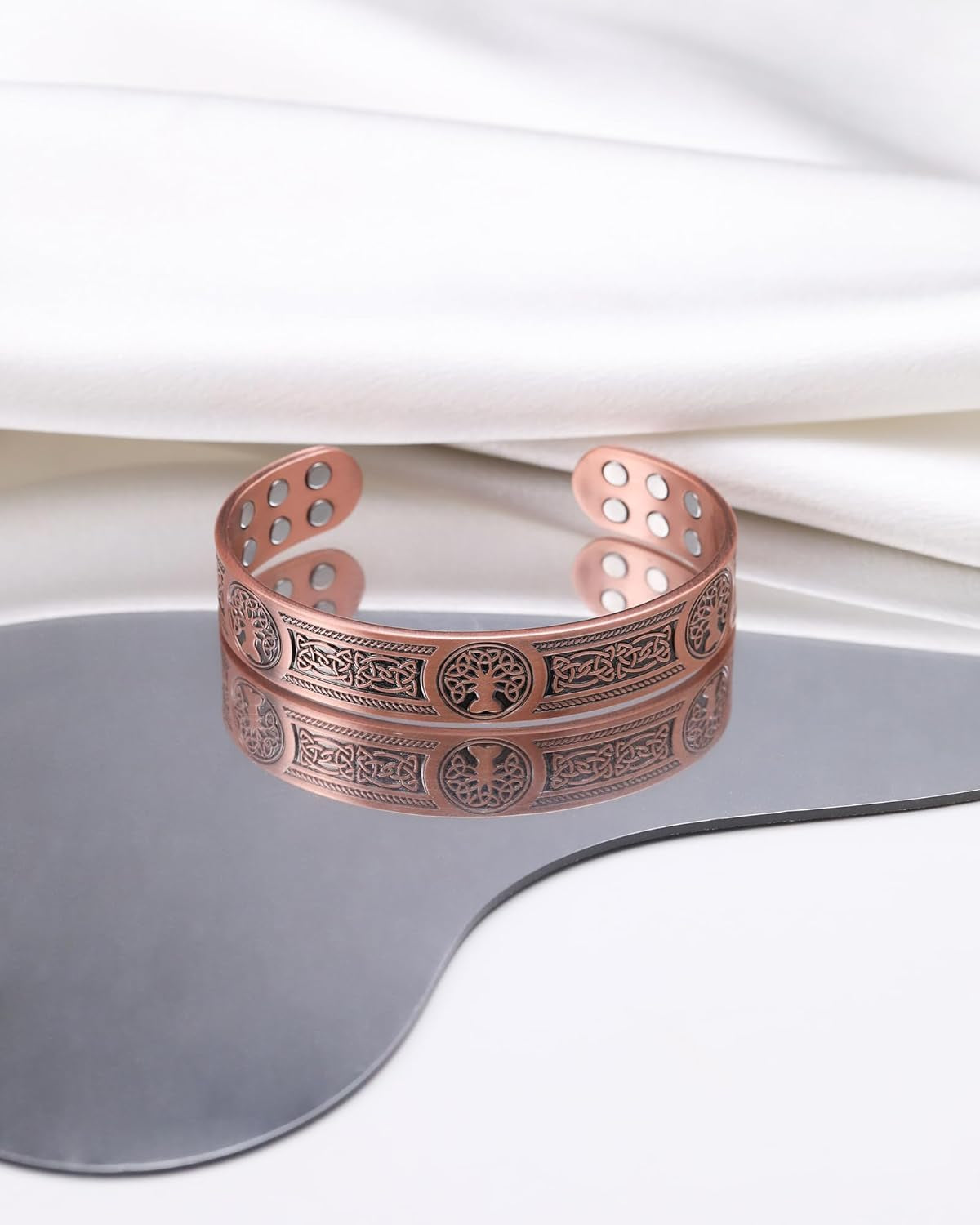 Elevate Your Style with Our Powerful 18X Strength Copper Bracelet for Men! 💪✨ 3,800 Gauss Magnets & 99.99% Pure Copper - The Perfect Gift! 🎁